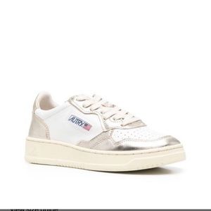 Women’s Autry Medalist Sneakers, size 39. Gold.